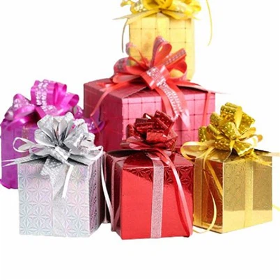 Balení prázdných krabic na Vánoce